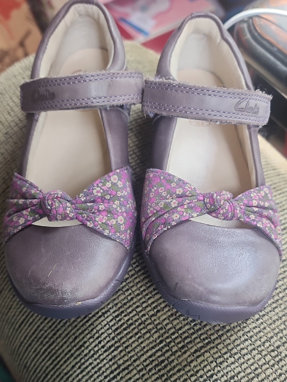 Sz 10M Clarks Purple Girls' Mary Jane Shoes with Floral Knot Bow - Picture 3 of 6